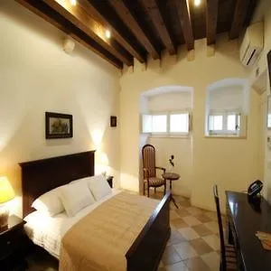 Sunce Palace With Free Offsite Parking Daire *