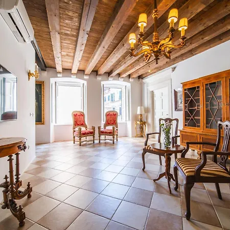 Sunce Palace With Free Offsite Parking Daire *