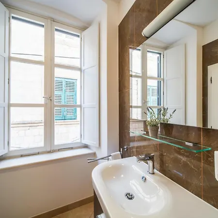 Sunce Palace With Free Offsite Parking Daire *