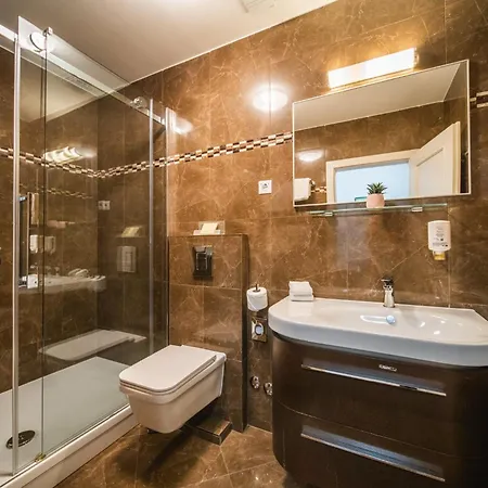 Sunce Palace With Free Offsite Parking Daire