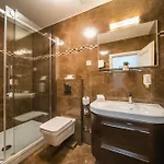 Sunce Palace With Free Offsite Parking Appartamento