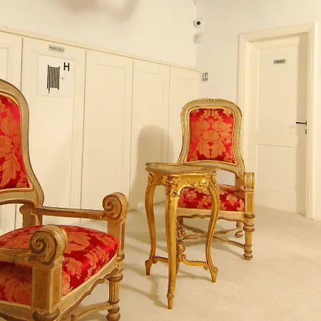 Sunce Palace With Free Offsite Parking Apartment