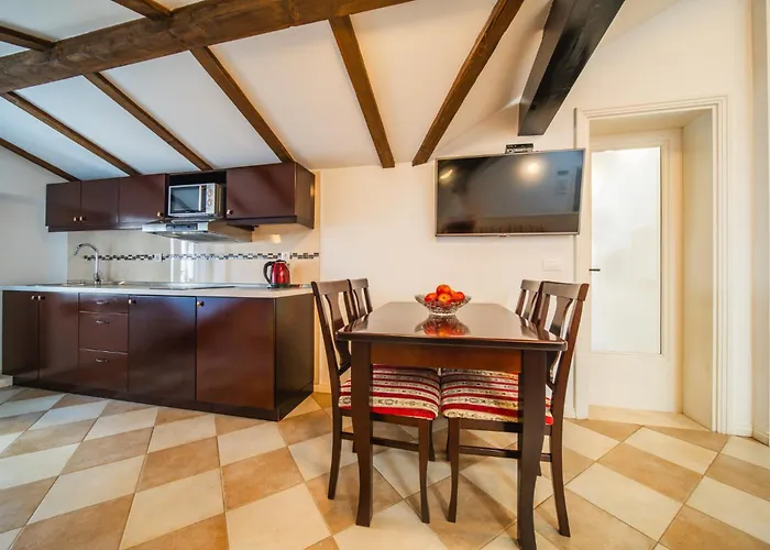 Sunce Palace With Free Offsite Parking Διαμέρισμα